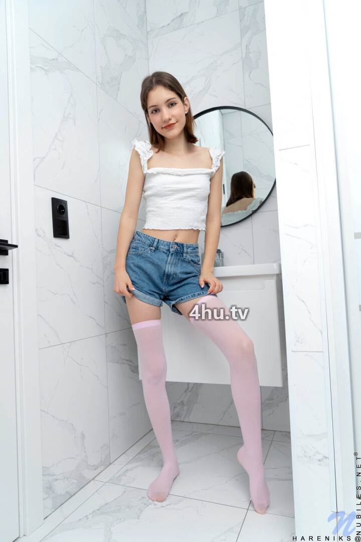 Hareniks in Nubiles set Shower With Me[20P]